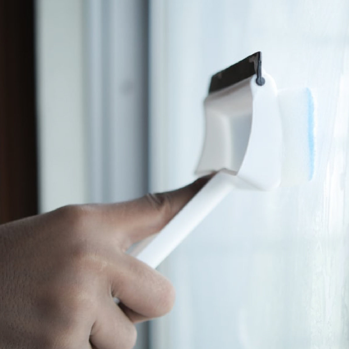 Odstránenie starého polepu okien