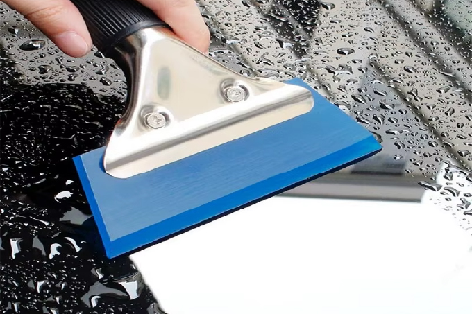 Ako odstrániť starý polep z okien a ako odstrániť zostatkové lepidlo