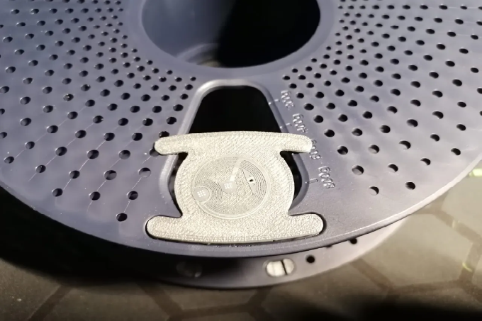 Používanie NFC tagov s filamentom pre 3D tlačiarne