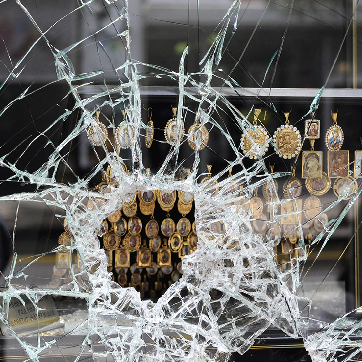 Zabezpečenie domu vdaka okennej bezpečnostnej fólie