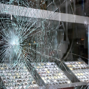 Zabezpečenie domu vdaka okennej bezpečnostnej fólie